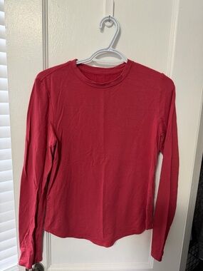 lululemon athletica Women's Long-Sleeve Crew Neck Top - Berry Red